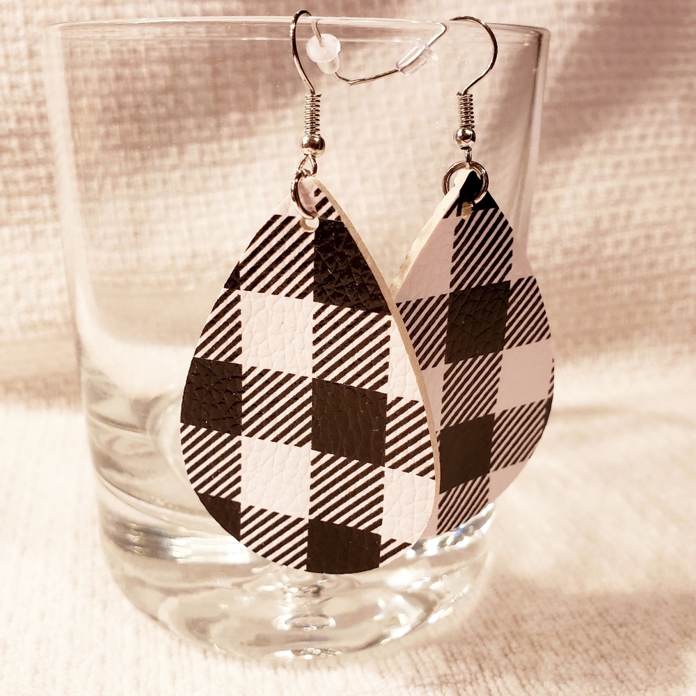 🚩3 for $20 🆕️ Earrings Plaid Vegan Leather white